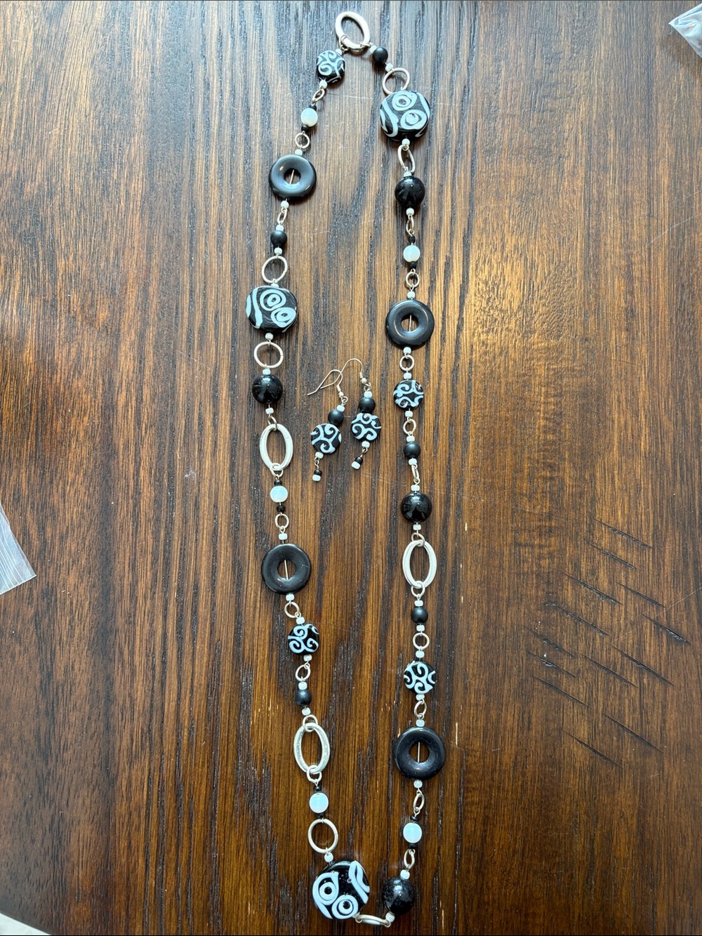 Black and White Beaded Necklace & Earring Set